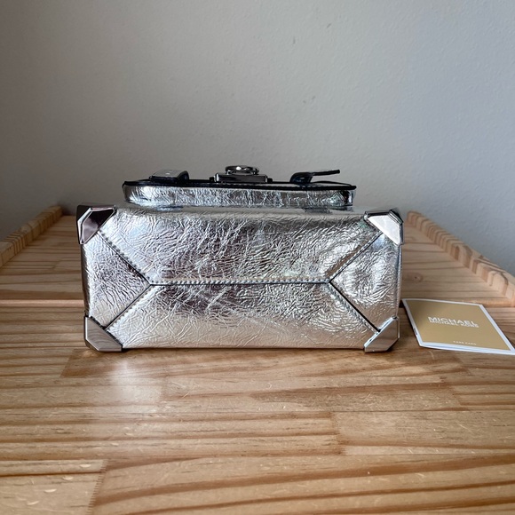 🌼Michael Kors Purse - Picture 5 of 14